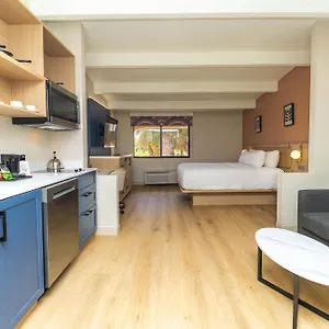 Ramada By Wyndham Orlando South Davenport
